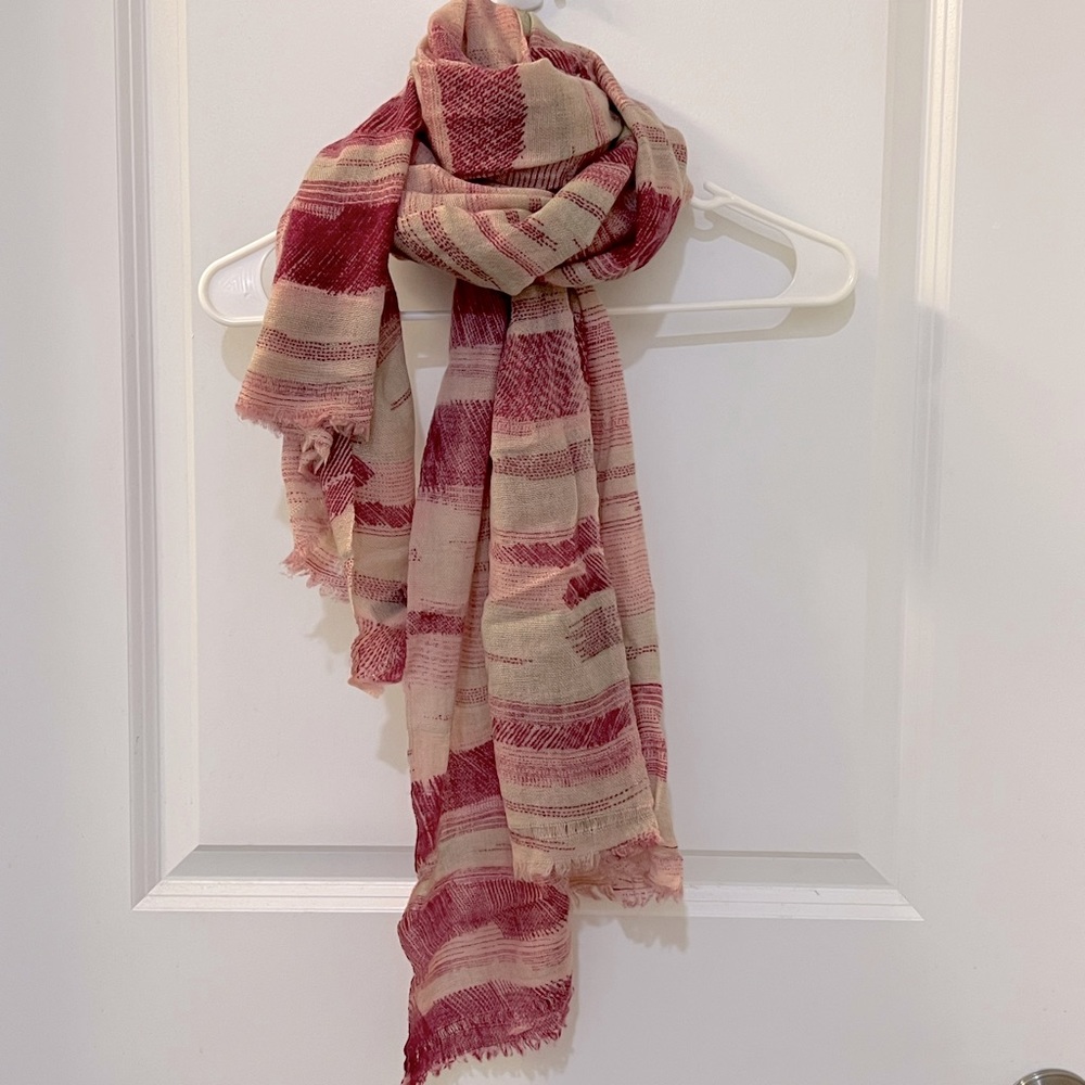 100% cashmere scarf. Hand made in Nepal